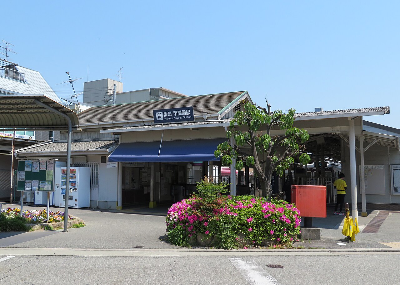 Koyoen Station in Nishinomiya