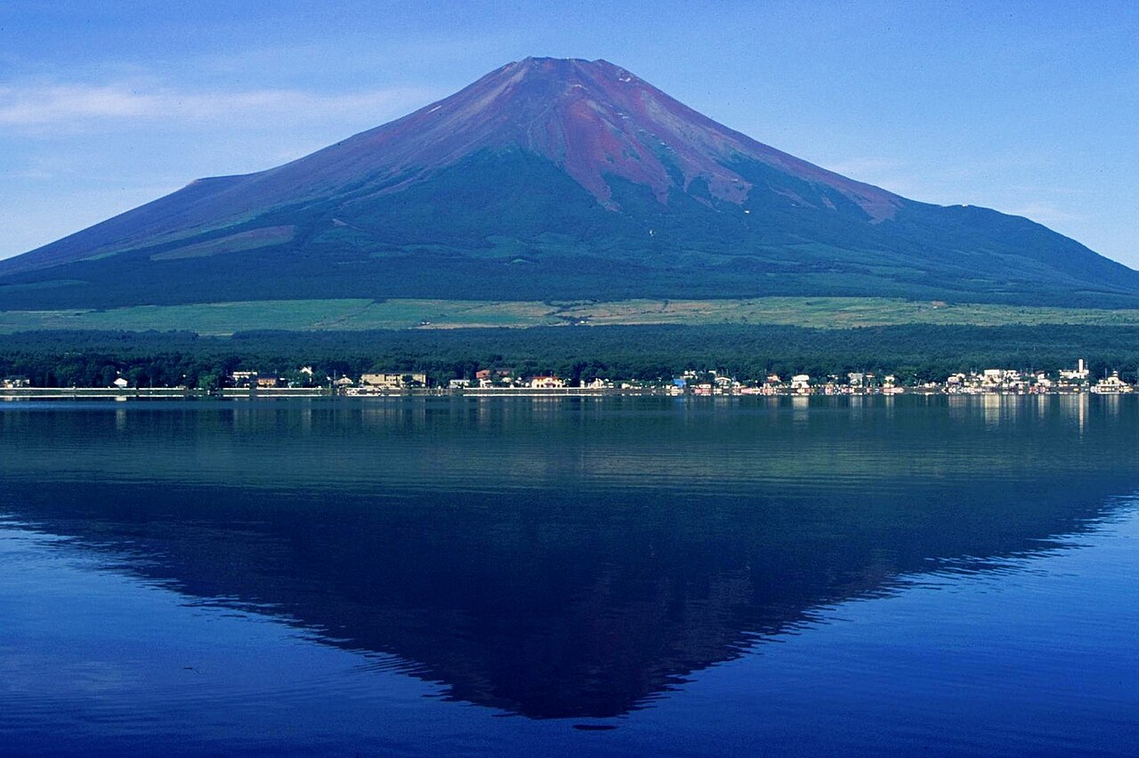 Real-world photo of Lake Kawaguchi North Shore